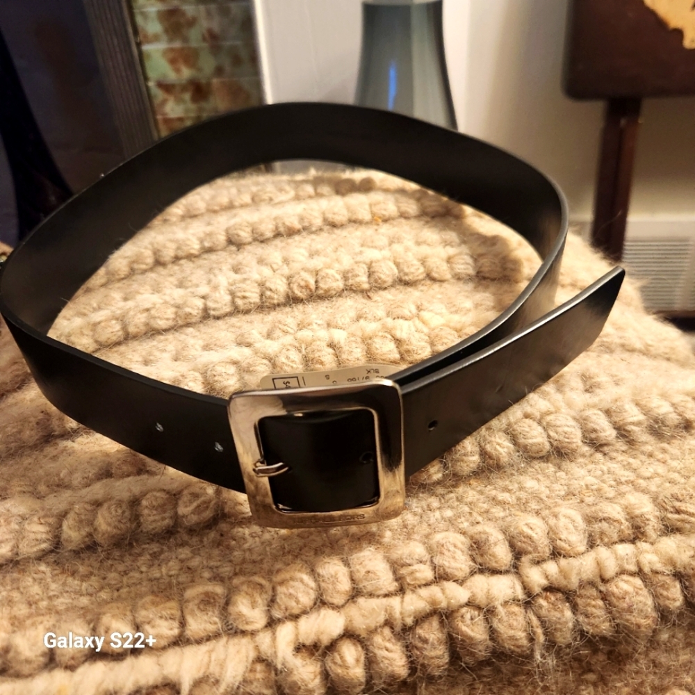 MICHEAL KORS NWT sz S black leather belt, with silver buckle